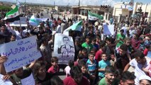- İdlib'de Rejim Karşıtı Gösteri- Göstericiler “türkler Ve Devrimciler Kardeştir” Şeklinde Sloganlar Attı