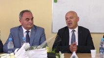 Kryetari Ardian Gjini viziton shkollën fillore 