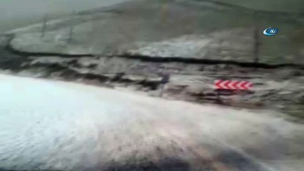 Eğribel Geçidi dolu yağışıyla beyaza büründü