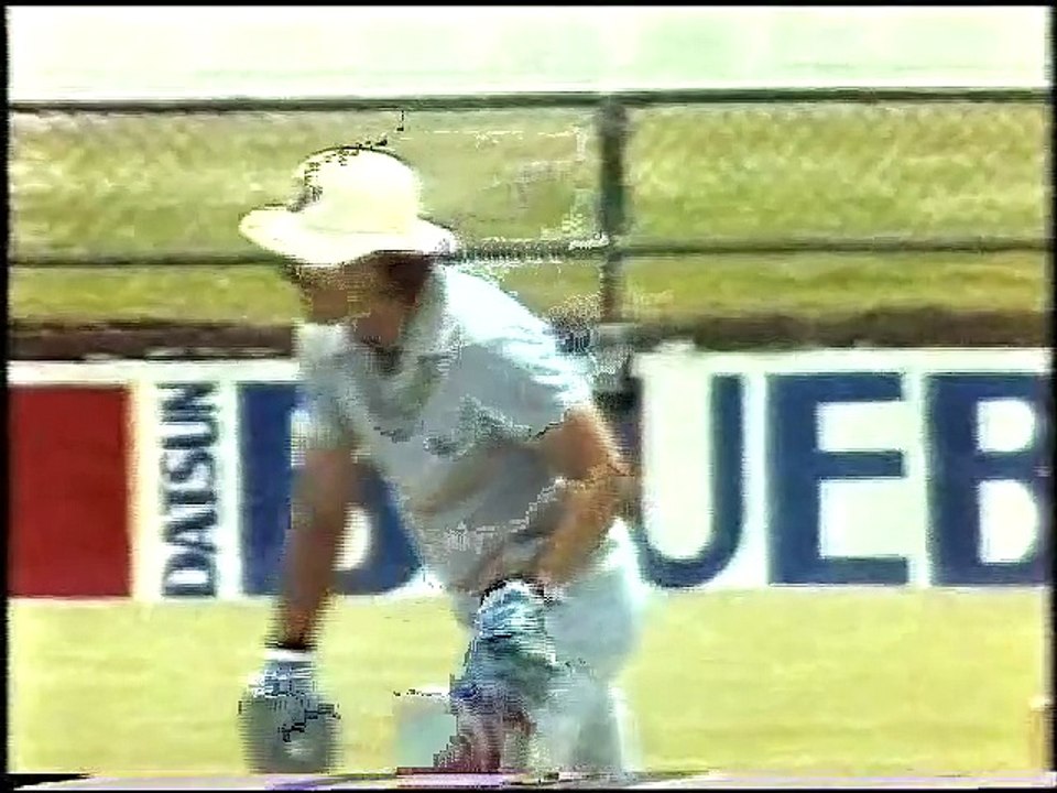 Richard Hadlee bowling brilliant swinging deliv...