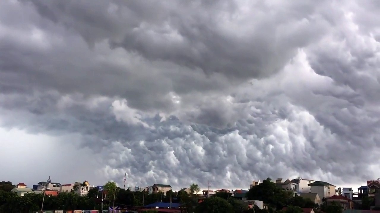 Des nuages très étranges se forment en pleine tempête