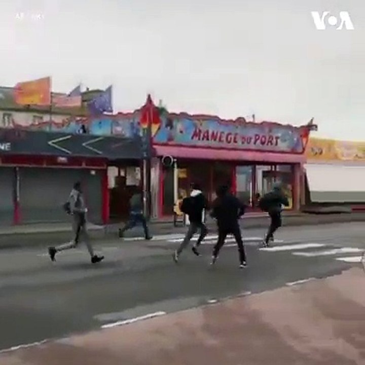 Incroyable regardez comment ces MIGRANTS tentent de traverser les frontières