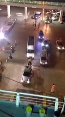 Un migrant marocain tente de passer dans un ferry en se cachant sur le toit d’un mini-bus