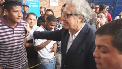 Almagro escucha a los venezolanos que transitan por paso fronterizo de Cúcuta