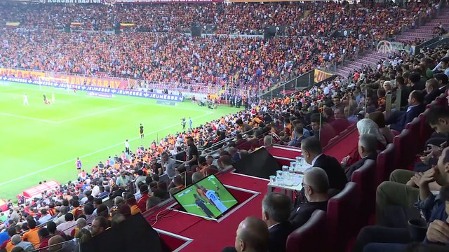 TBMM Başkanı Yıldırım Galatasaray-Kasımpaşa maçını izledi - İSTANBUL
