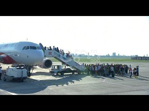 Ora News - Niset në fluturimin e parë 'Air Albania', në bord studentët e maturantët ekselentë