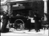 Auguste & Louis Lumière: Arrivée en voiture (1896)