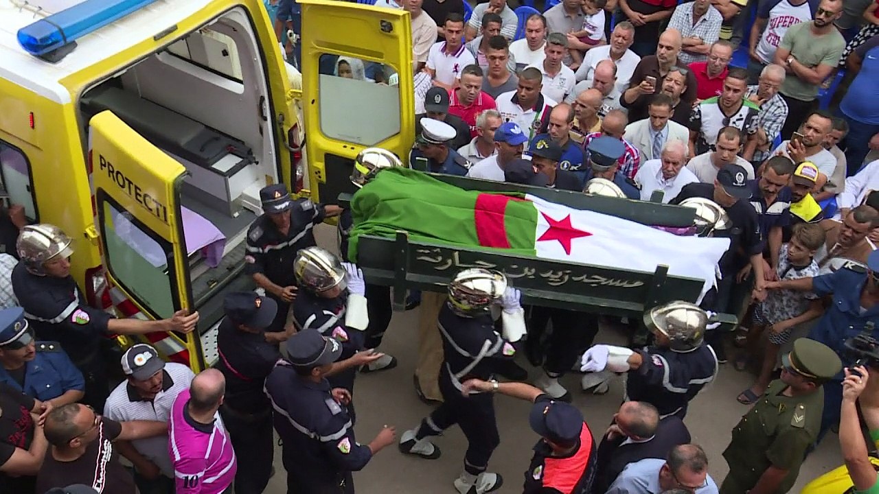 تشييع جثمان رشيد طه في مسقط رأسه بالجزائر