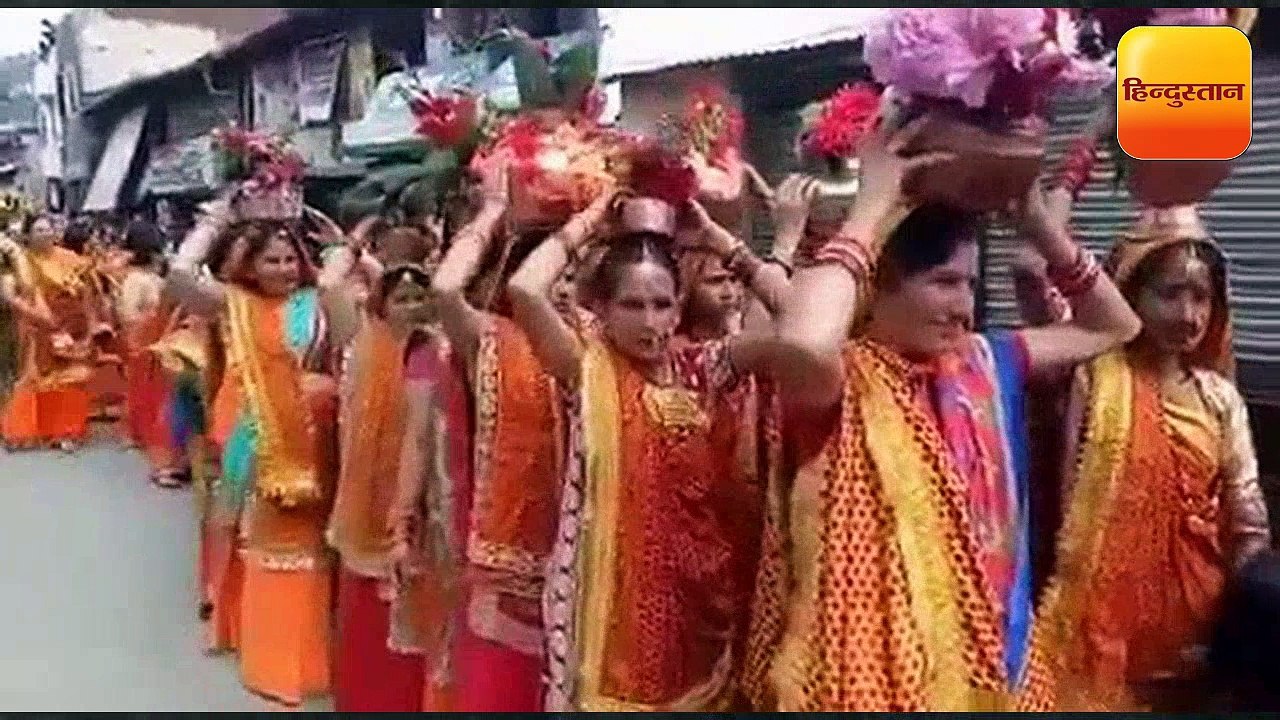 भवाली में महिलाओं ने निकाली कलश यात्रा