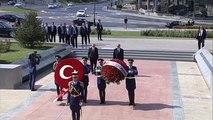 Türkiye Cumhurbaşkanı Erdoğan, Azerbaycan Şehitliğini Ziyaret Etti