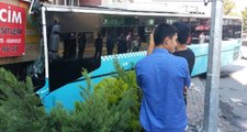 Son Dakika! İstanbul'da Gaz Pedalı Takılan Halk Otobüsü 5 Katlı Binaya Girdi: 4 Yaralı
