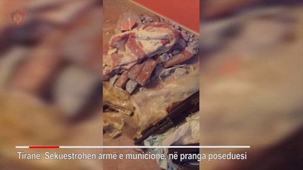 Ora News - Tiranë, fsheh pistoletën dhe automatikun brenda murit