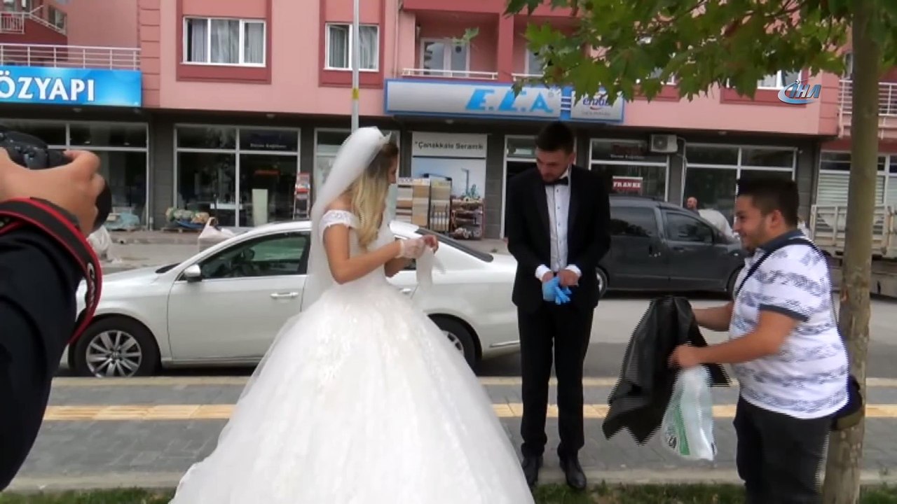Gelin ve damat düğün öncesi çevreyi temizledi