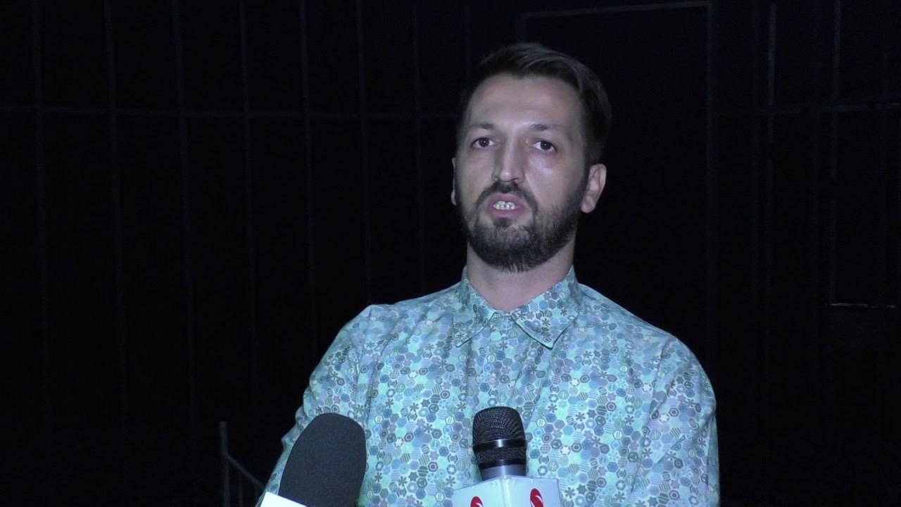 Shfaqet premiera e dramës "Gjashtë" nga trupa e Gjakovës