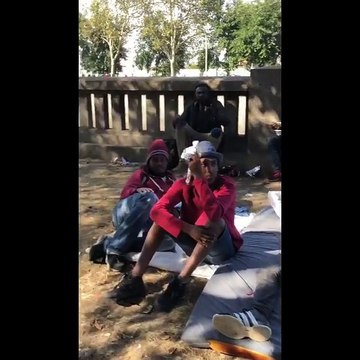 Le rappeur Kaaris se filme dans Paris en train de distribuer des dizaines de billets de banque dans la rue