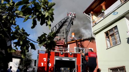 Tokat’ta iki katlı evde yangın çıktı