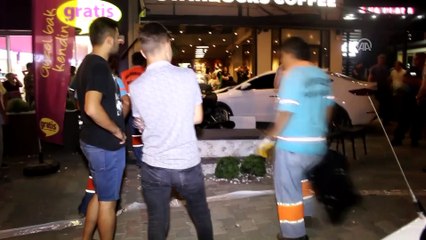 Kontrolden çıkan otomobil kafeye girdi: 5 yaralı - ADANA