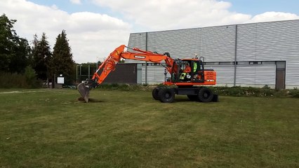 Premier coup de pelle du hall indoor d'Hannut