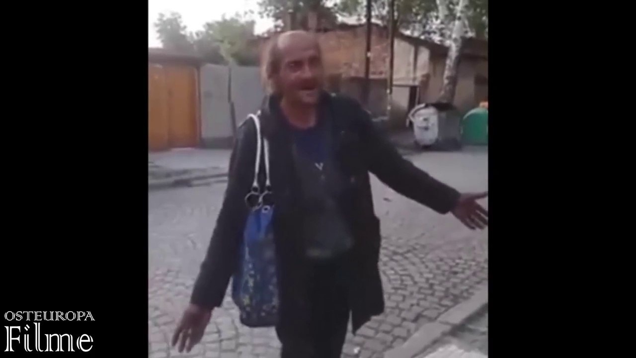 Ein obdachloser Mann Gesangstalent