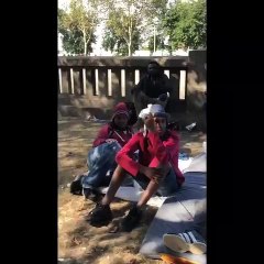 Le rappeur Kaaris se filme dans Paris en train de distribuer des dizaines de billets de banque dans la rue