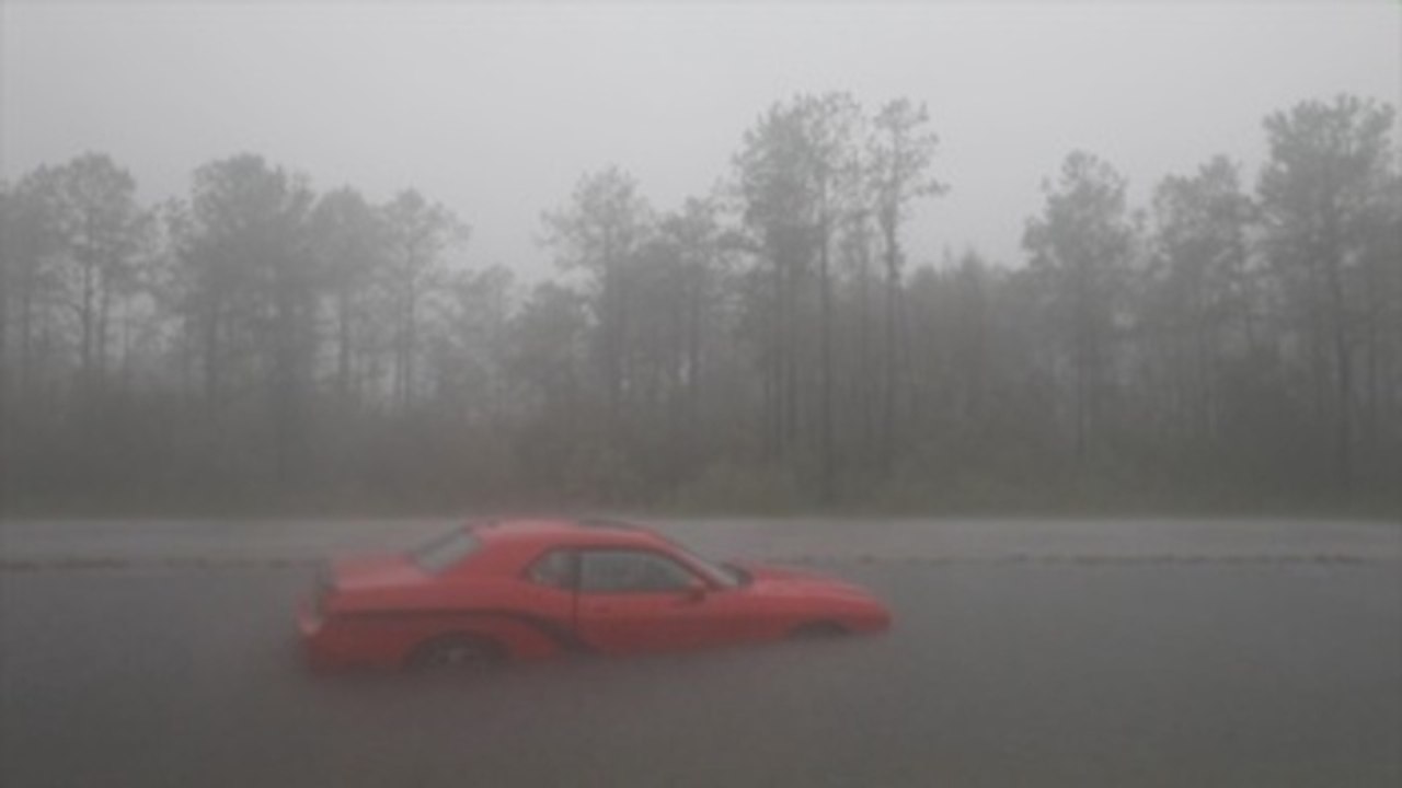 Florence deja 9 muertos y lluvias "épicas" que desbordan ríos y lagos