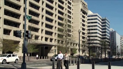 Одесситка набросилась на Гройсмана: "Тебя надо распять за такие тарифы"