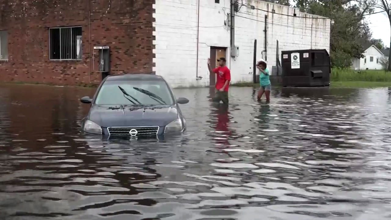 美 허리케인 강타, 최소 8명 사망...침수·정전 피해 속출 / YTN