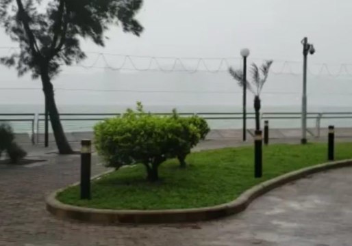 Typhoon Mangkhut Brings Huge Waves to Hong Kong