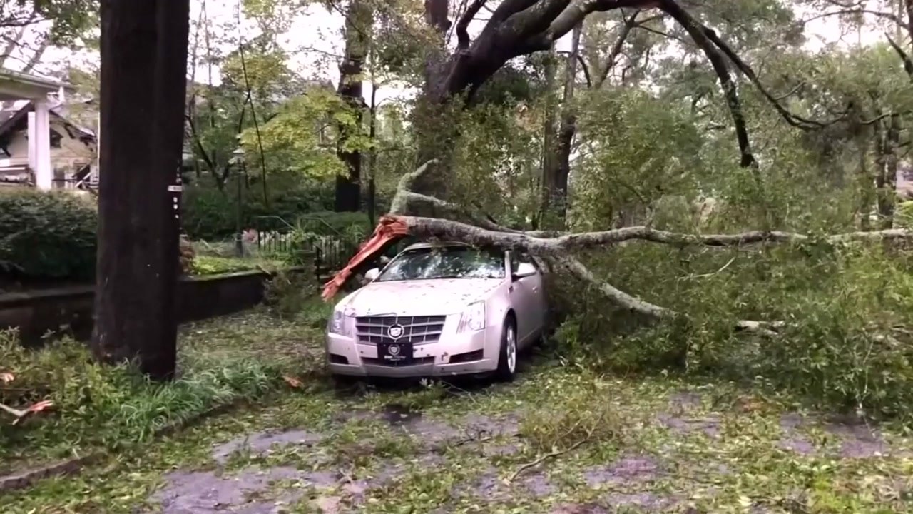 美 허리케인 강타, 최소 13명 사망...침수·정전 피해 속출 / YTN