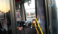 İstanbulkartı geri gelmeyen adam otobüsün camlarını kırdı