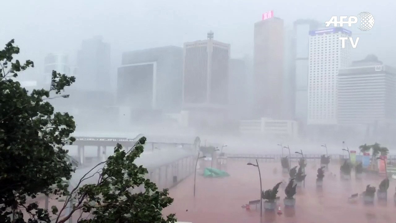 Taifun 'Mangkhut' fegt über Hongkong hinweg