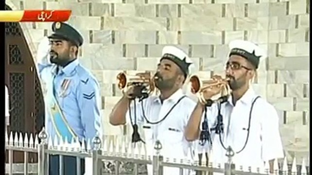 PM Imran Khan Visits Mizar-E-Quaid and offers Fateha