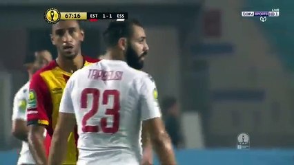 نزول مشجع الترجي الملعب واشتعاال المدرجات بالشماريخ وانهيـاار رؤف خليف اجواء جنوونية