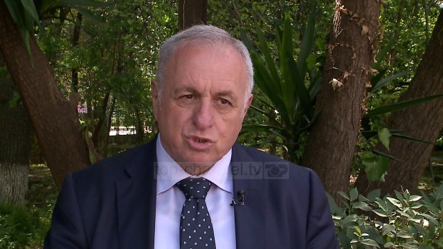 Tërmet Peçi i këndon Enverit - Top Channel Albania - News - Lajme