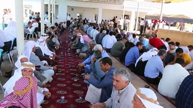 Şanlıurfa Belediye Başkanı, sünnette 'Silaha hayır' pankartları astırdı