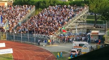 Gli Irriducibili entrano al Castellani