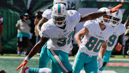 Kenyan Drake celebrates with jet wings after TD