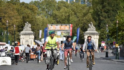 Arabasız Pazar Günü'nde Brüksel sokakları yaya ve bisikletlilerin oldu