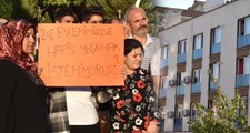 İzmir'de Balkona Çıplak Çıkan Kızlı Erkekli Vatandaşları Gören Mahalleli Sokağa Döküldü