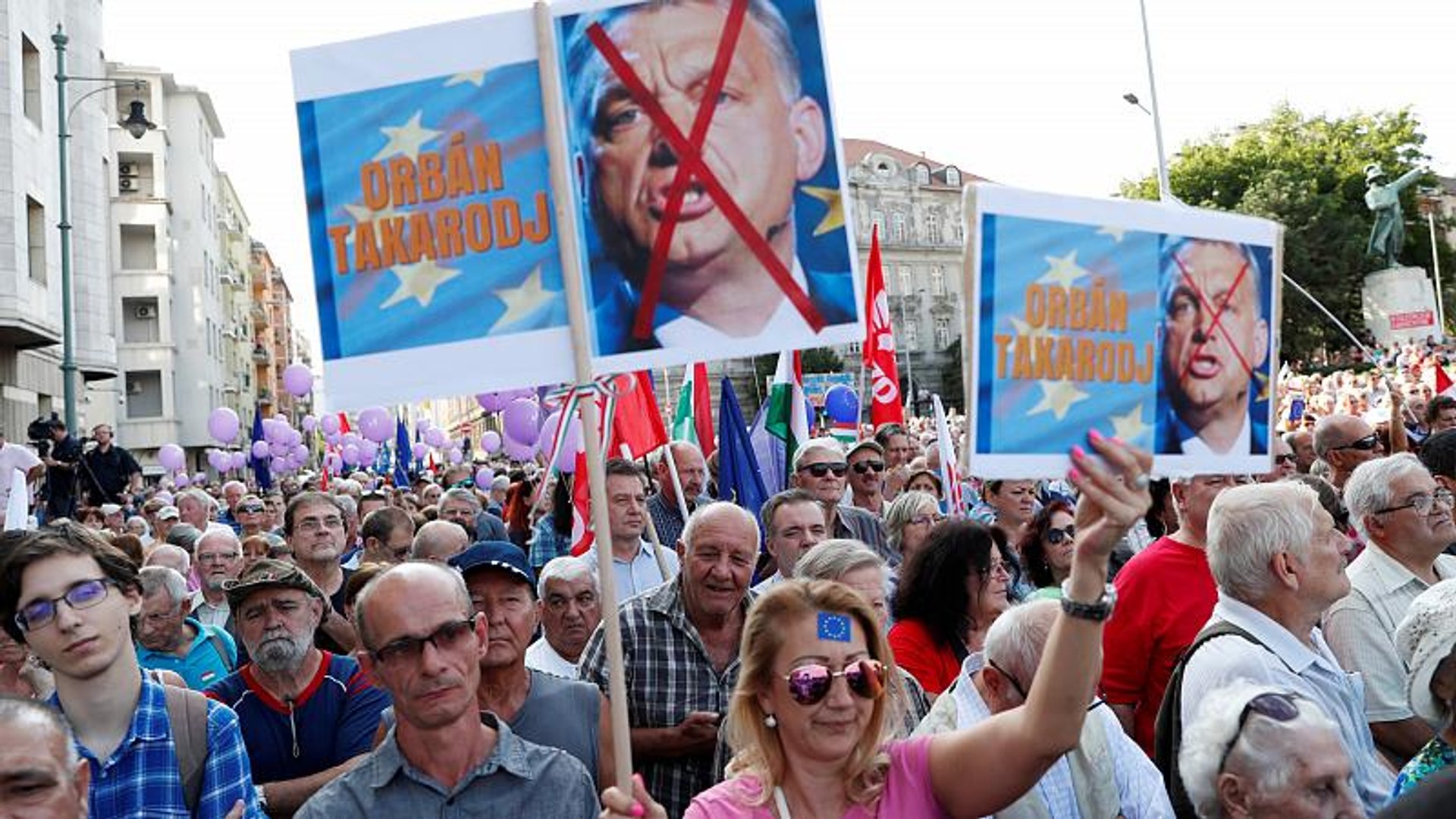 ⁣Manifestation anti-populiste en Hongrie