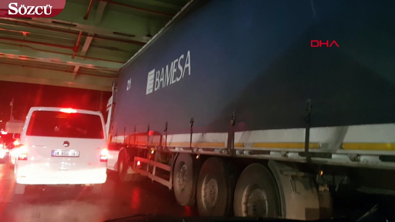 Feribottan inmeye çalışan TIR feribota sıkıştı