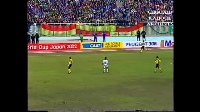 الشوط الاول مباراة شبيبة القبايل و جوليوس بيرغر 2-1 اياب نهائي كاس الكؤوس الافريقية 1995