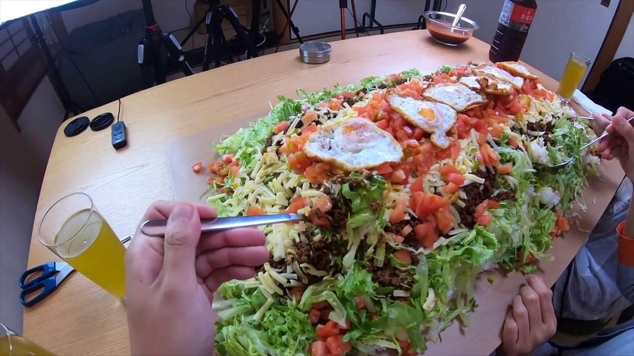 【大食い】大食い３人でタコライス山盛りを【デカ盛り】