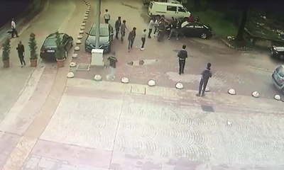 Düğün salonu önünde silahlı kavga: 2 yaralı