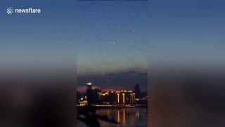 Chinese citizens film UFOs over Chongqing City