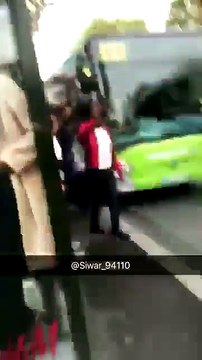 Le chauffeur de bus qui a donné une gifle à cet ado insultant est soutenu par la France entière