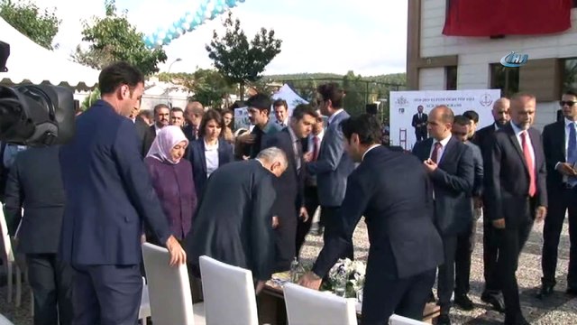 Bakan Selçuk, Öğretmen Semiha Yıldırım İlkokulunda 2018-2019 eğitim öğretim yılı açılışına katıldı