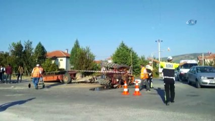 İşçi servisi ile traktör çarpıştı: 4 yaralı