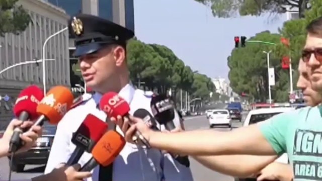 Nis viti I ri shkollor, policia: perdorni transportin publik