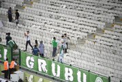 Atiker Konyaspor Taraftarları, Fenerbahçe Maçı Sonrası Tribünlerdeki Çöpleri Topladı